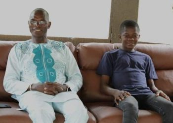 BEPC 2022 à Zouan-Hounien, le ministre Vagondo Diomandé reçoit l&rsquo;élève Patrick Gomé
