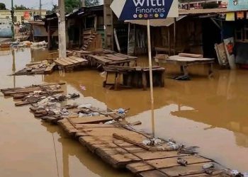Duékoué, des rues et des points de commerce sous les eaux après une forte pluie