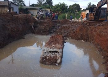 Rivière Dossahé, un nouveau pont en construction sur le cours d&rsquo;eau à Bangolo
